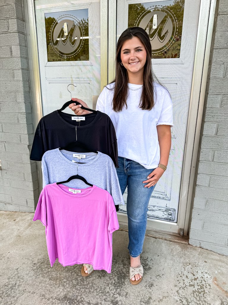 Round neck oversized t-shirt in the color black.